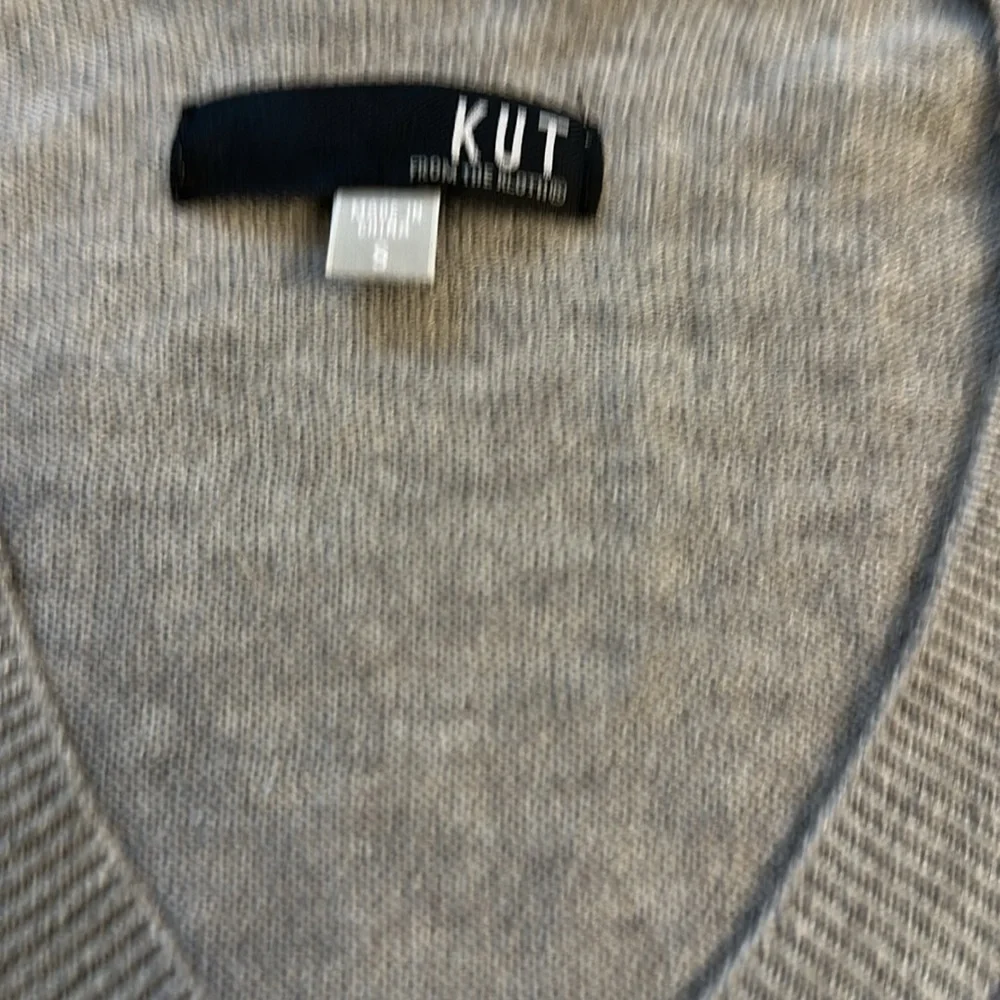 Kut from the Kloth lightweight VNeck sweater - Picture 5 of 7